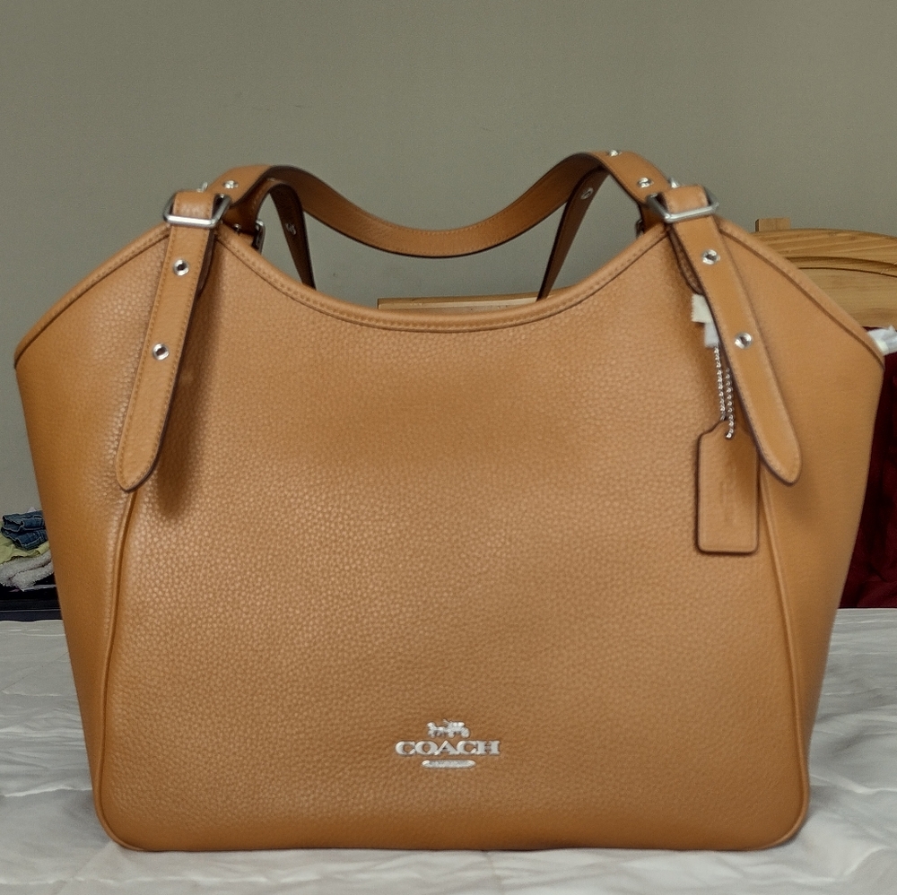 Coach big leather purse in light saddle